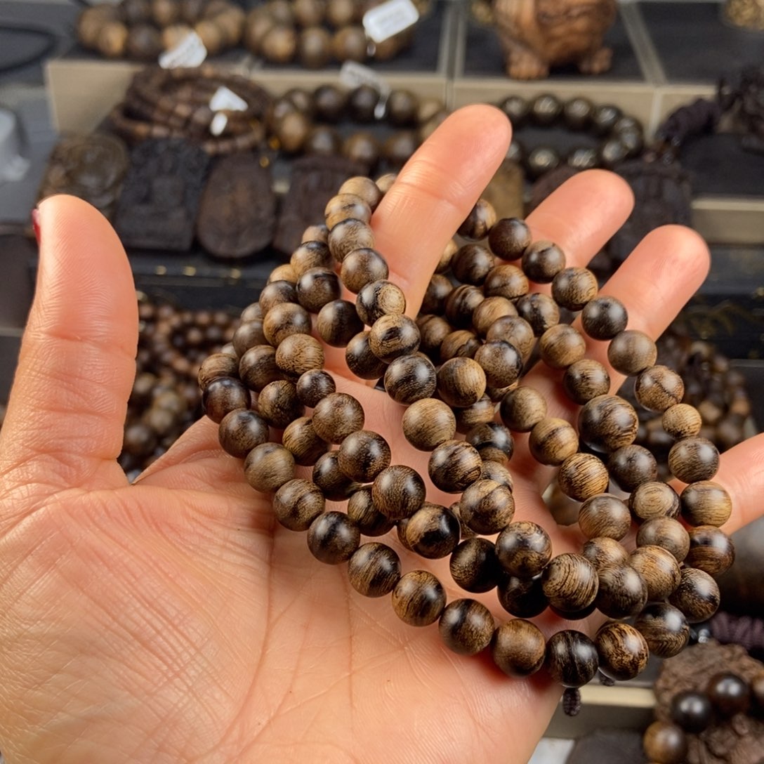 沉香手串小***O越南芽庄白棋虎斑留疤