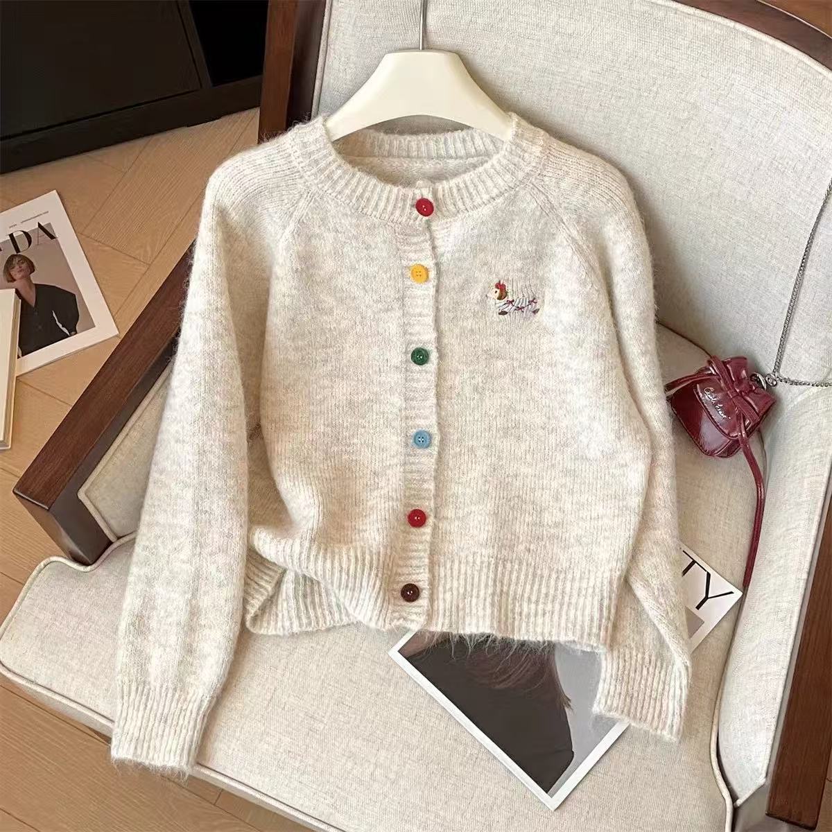 腊肠狗刺绣//秋冬新款气质减龄糖果扣针织毛衣开衫120123