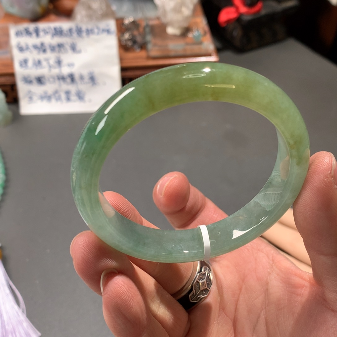 翡翠手镯未镶嵌55圈口