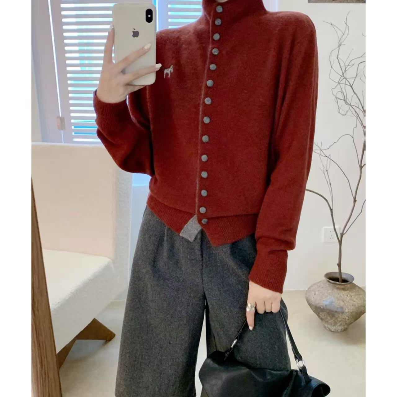 【幸运小马】半高领小马刺绣包扣撞色门襟边针织开衫2235