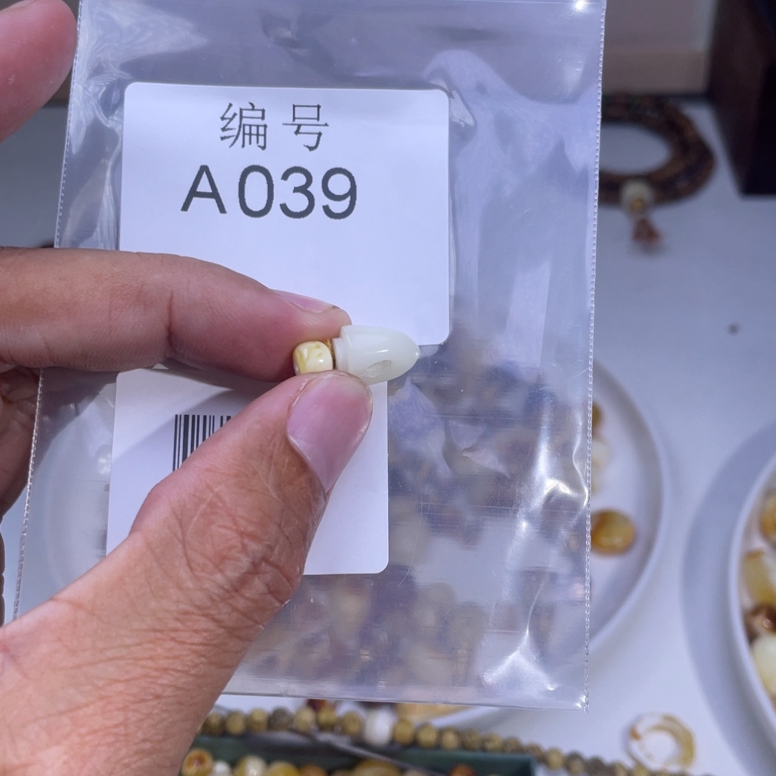 瑶***主琥珀未镶嵌裸石蜜蜡