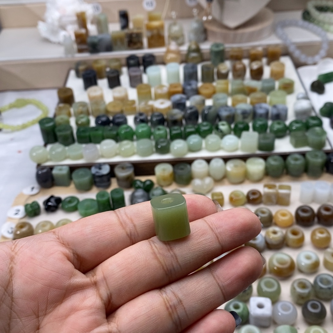 茶***光和田玉未镶嵌颈饰买断