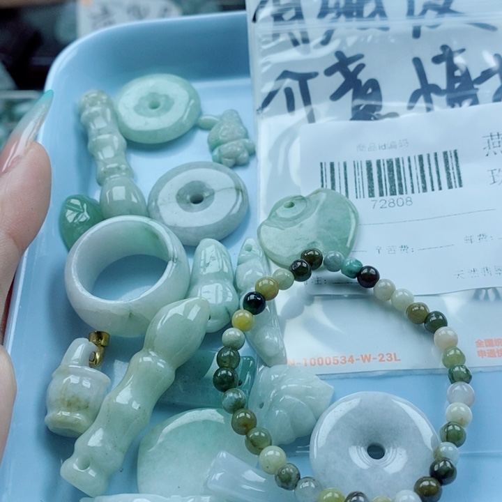翡翠未镶嵌颈饰翡翠