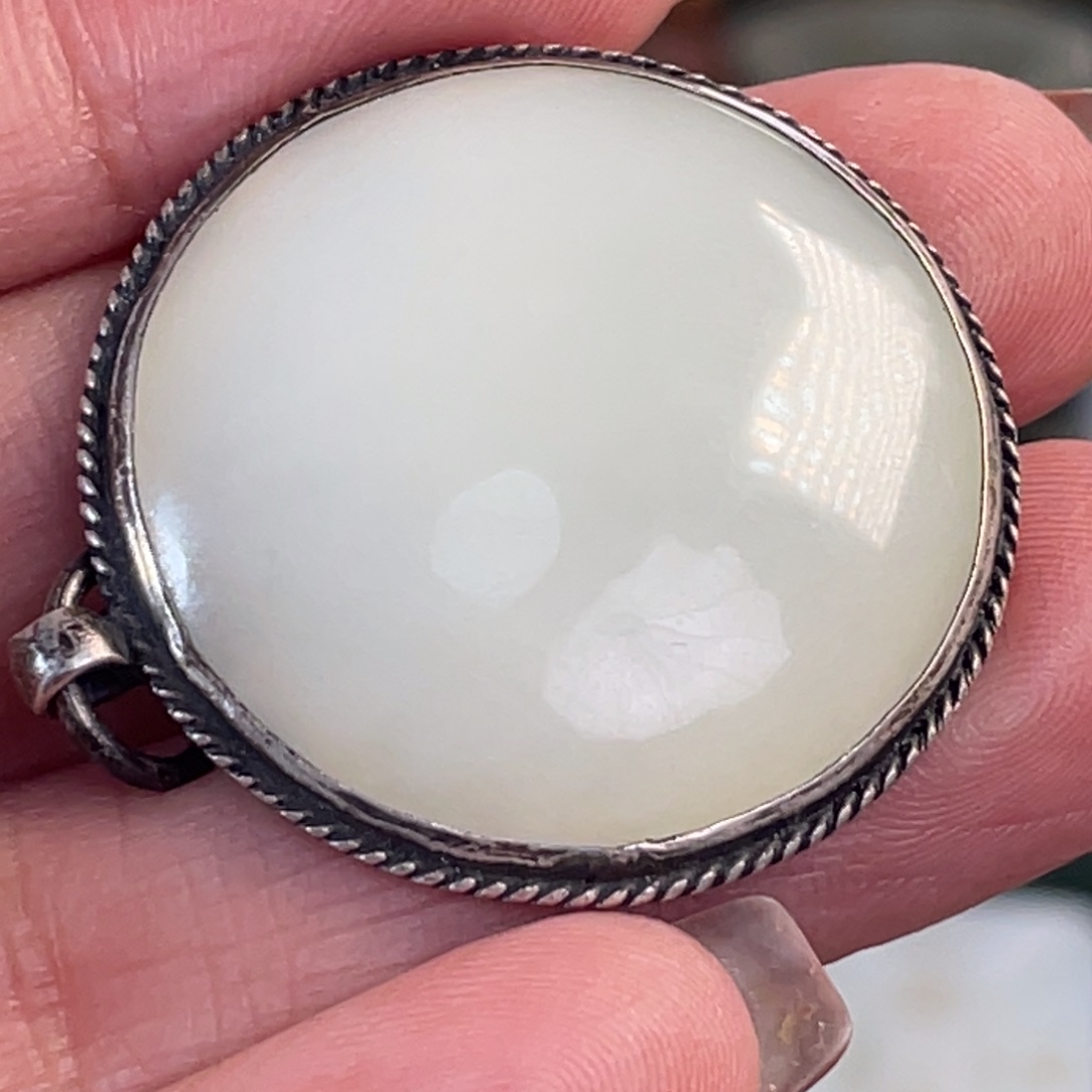 鸿***多和田玉未镶嵌颈饰