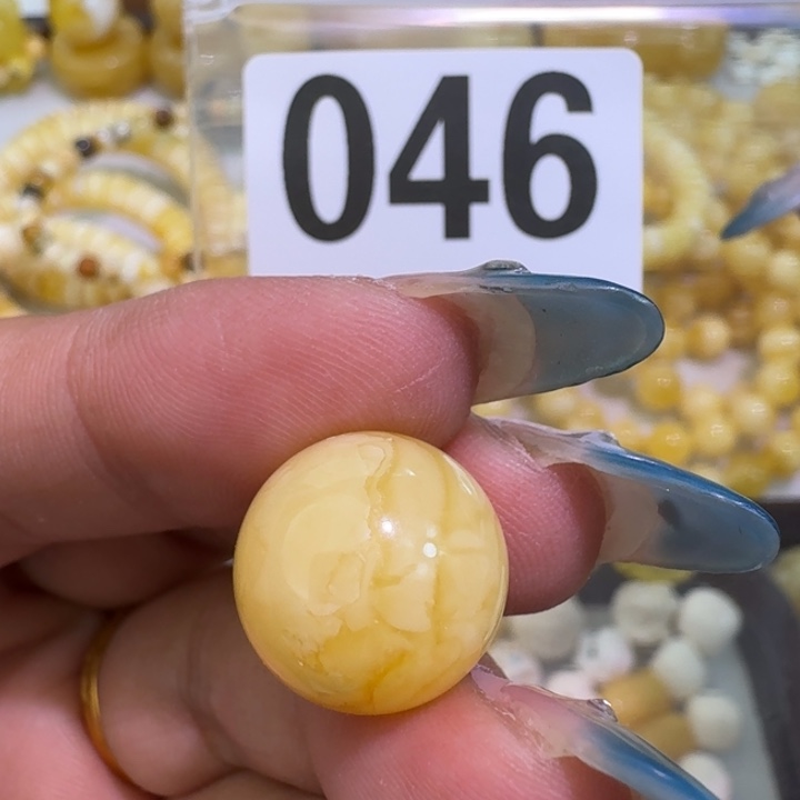 裸石琥珀未镶嵌14.8瑕疵