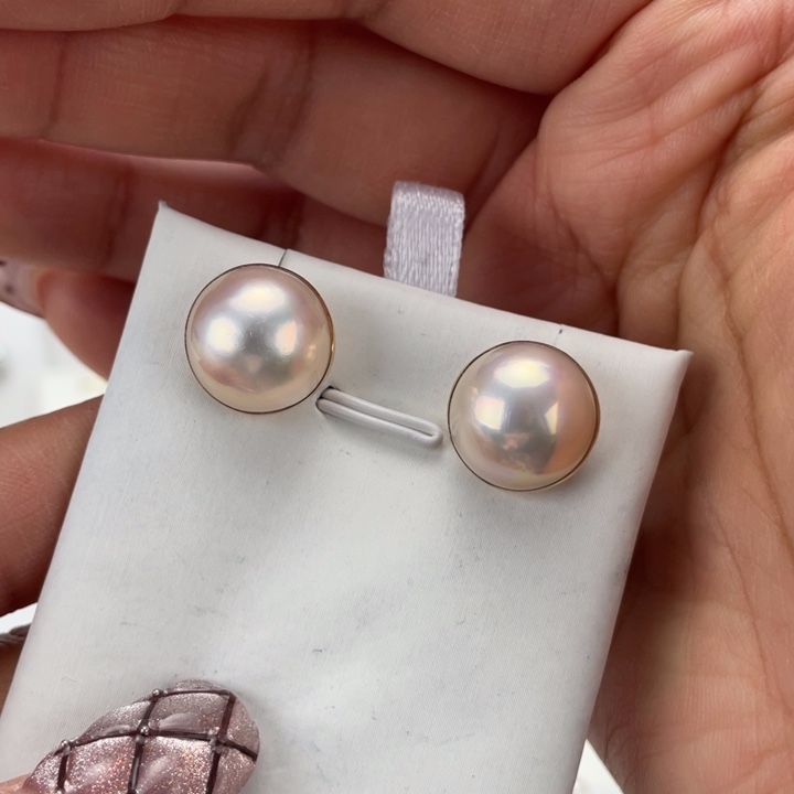 拼合珍珠（马贝珠）耳饰18K金镶嵌