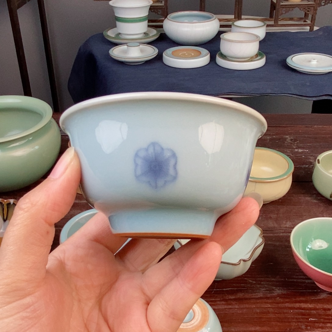 朱砂胎粉青釉 釉下皮球花压手杯 不开片 