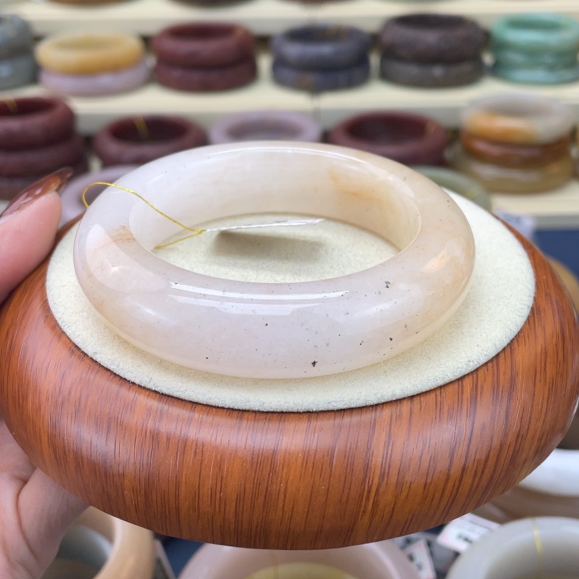 【闪购商品】石英质玉手镯未镶嵌