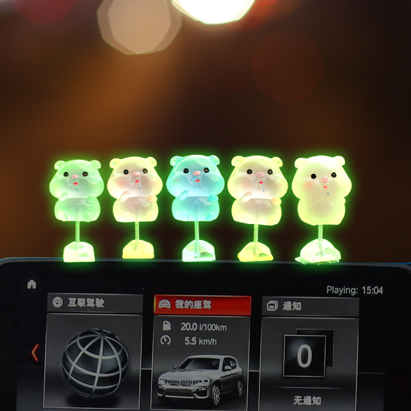 汽车摆件创意夜光小猪女生车载中控台迷你小摆件车内用装饰品大全
