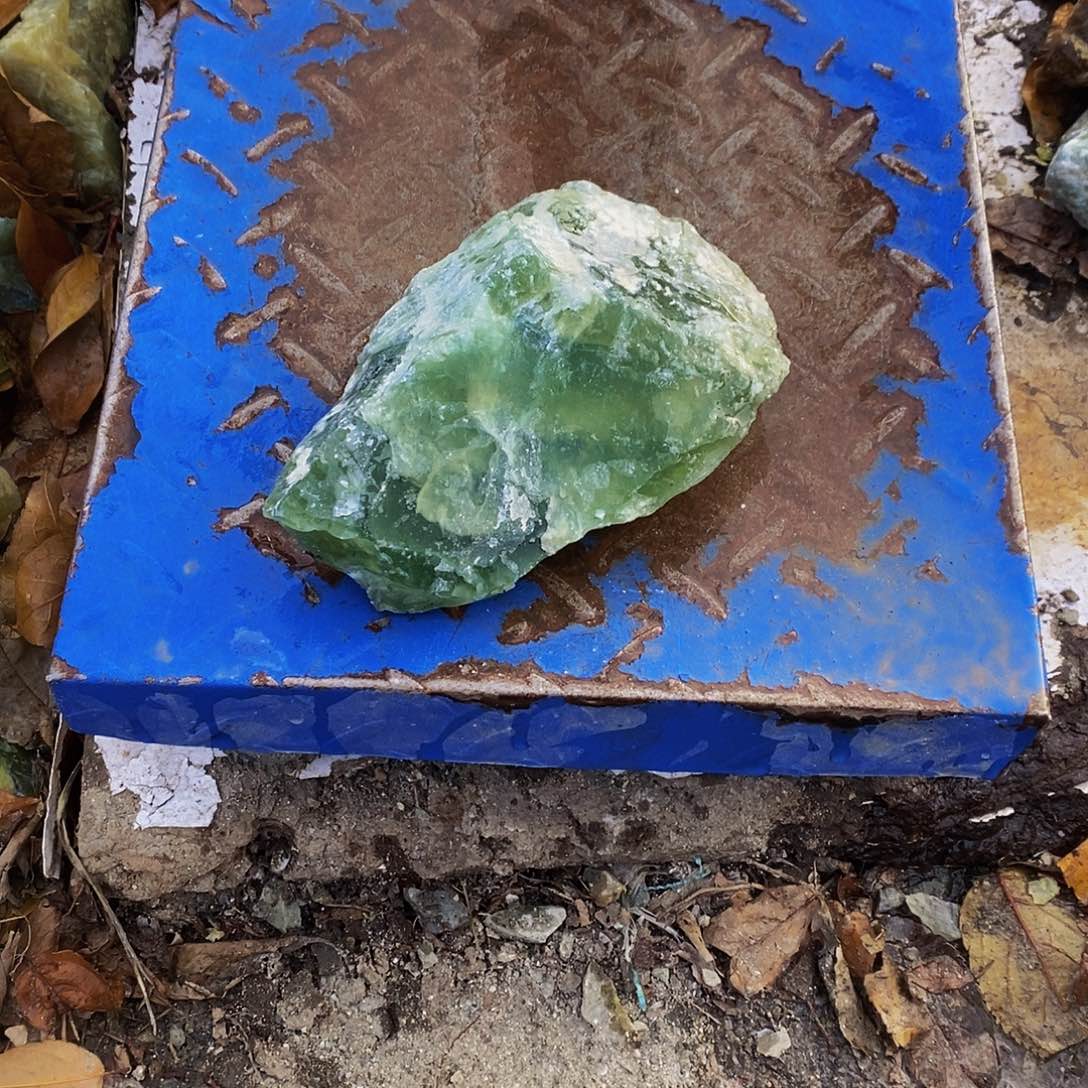 未镶嵌蛇纹石玉珠宝奇石