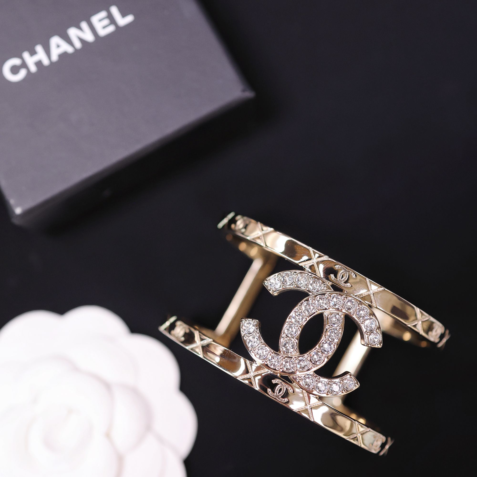 未使用 Chanel/香奈儿 25新款金色满钻双c宽版开口手镯 M码 06459