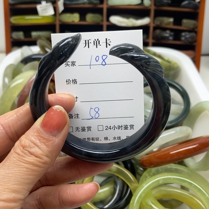 蛇纹石玉未镶嵌手镯