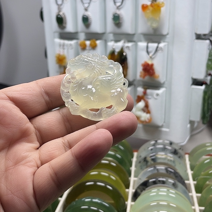 合金蛇纹石玉颈饰