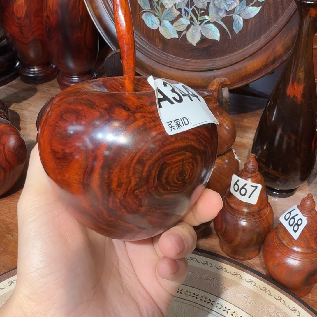 交趾黄檀（大红酸枝）苹果摆件