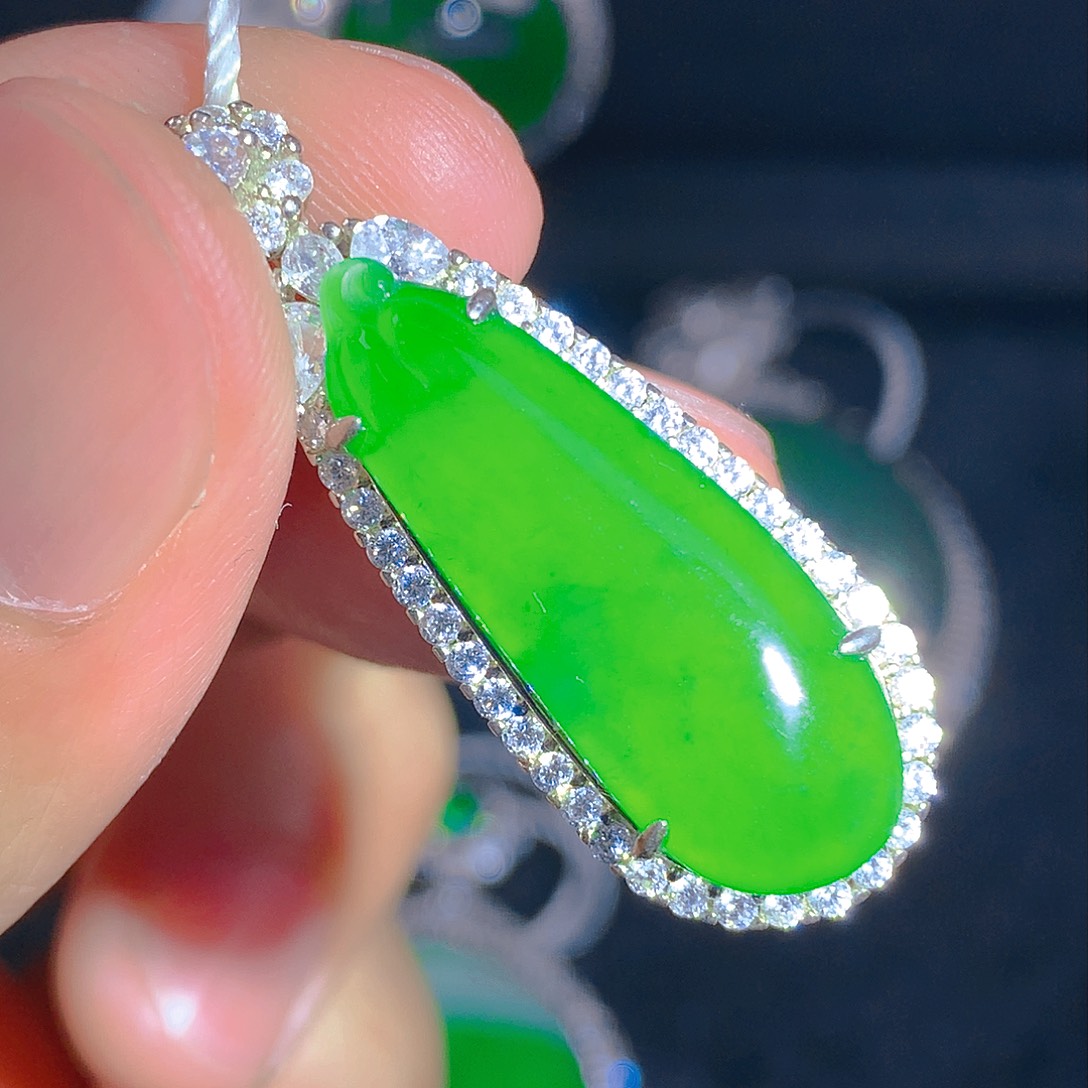 翡翠颈饰银S925镶嵌吊坠