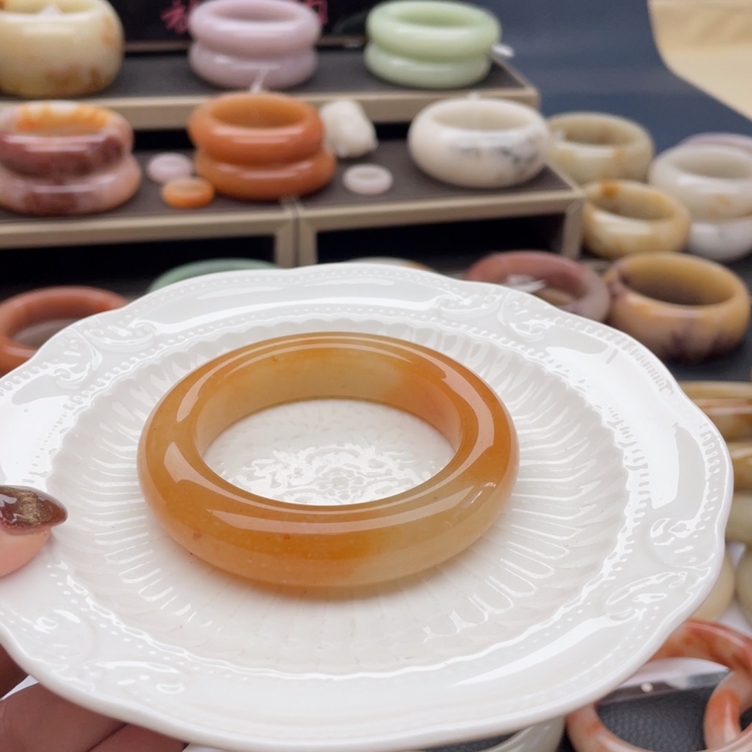 石英质玉未镶嵌手镯