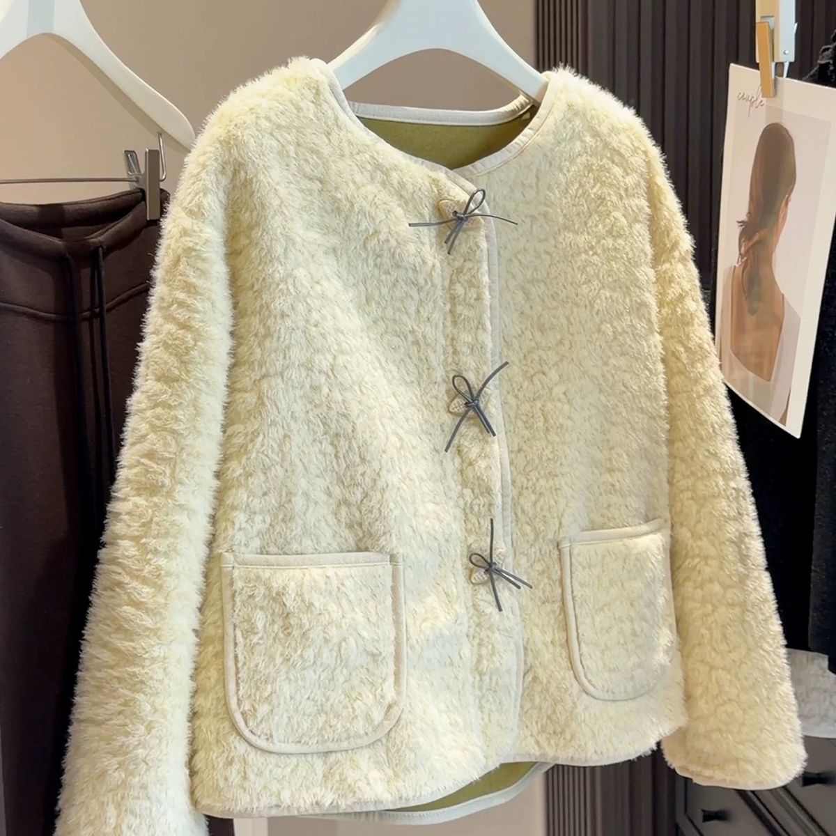 韩系内里麂皮绒撞色羊羔毛蝴蝶结扣外套女冬宽松皮毛一体保暖上衣