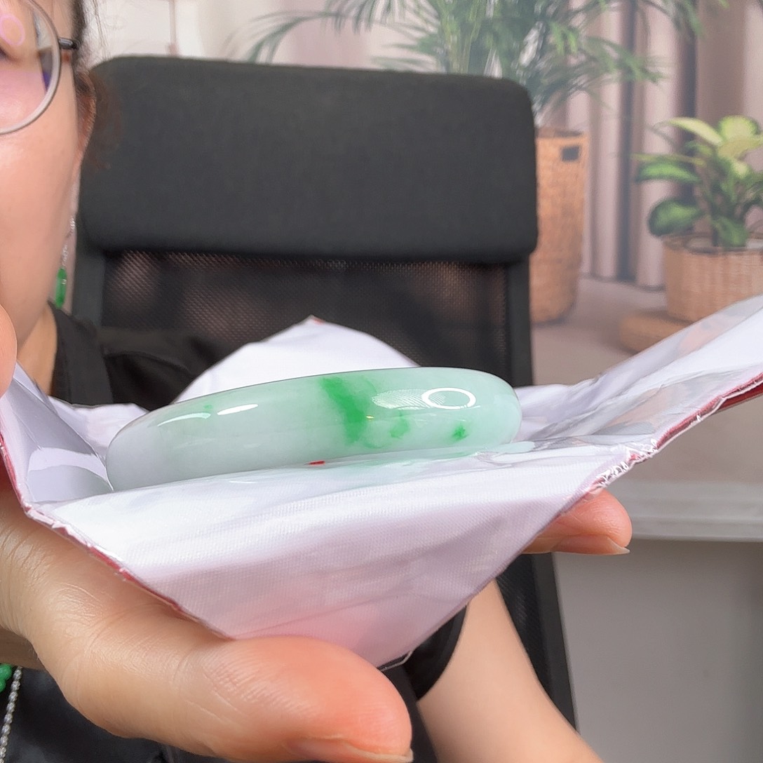 翡翠手镯未镶嵌正圈