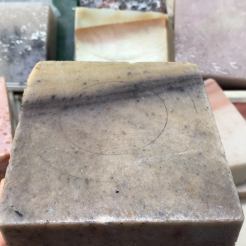 【闪购商品】未镶嵌手镯（圆镯）石英岩玉芝麻黄熊