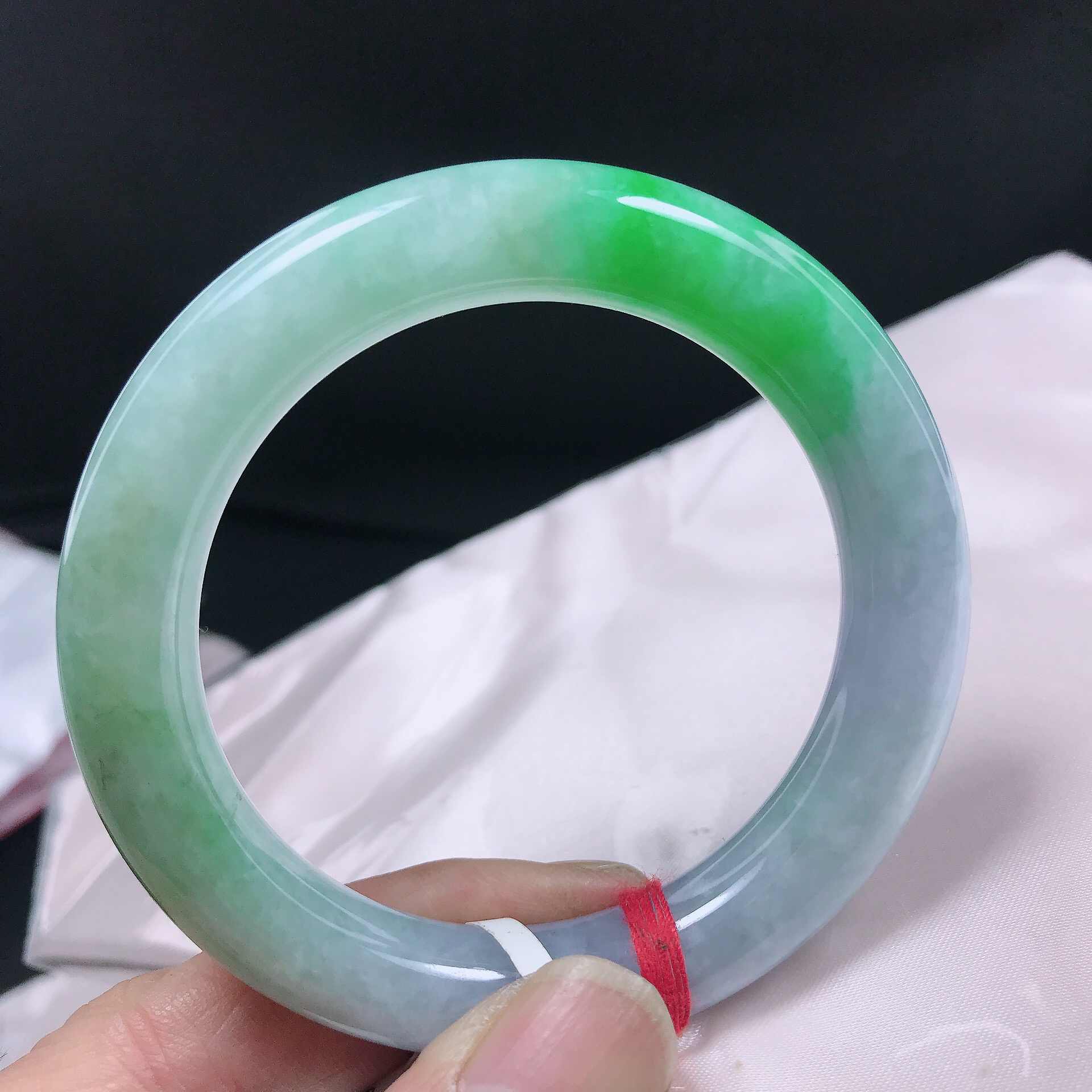 天然A货翡翠冰润飘阳绿春彩圆条手镯55.1-56圈口时尚女款精