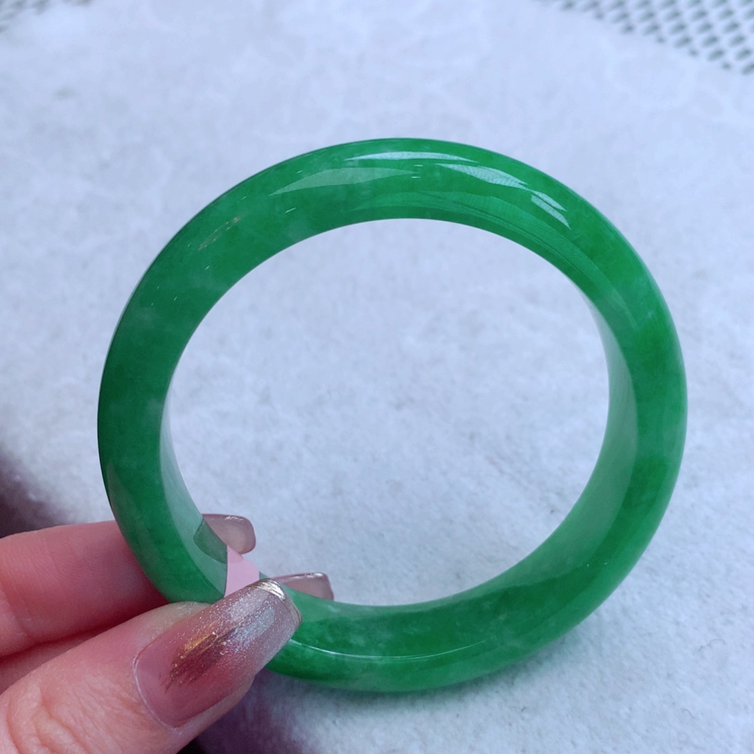 翡翠手镯未镶嵌翡翠