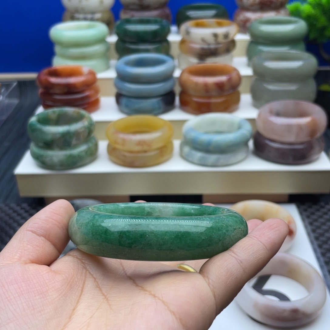 石英质玉手镯未镶嵌