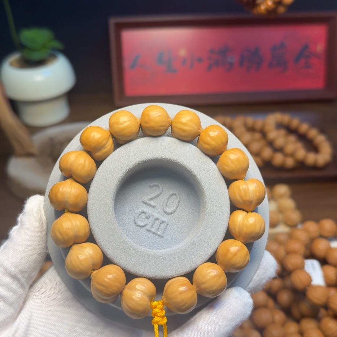 猴头核桃吊坠屁桃手串