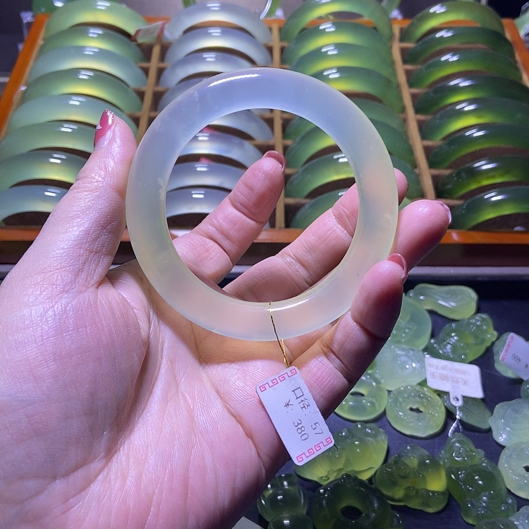 蛇纹石玉玉镯未镶嵌