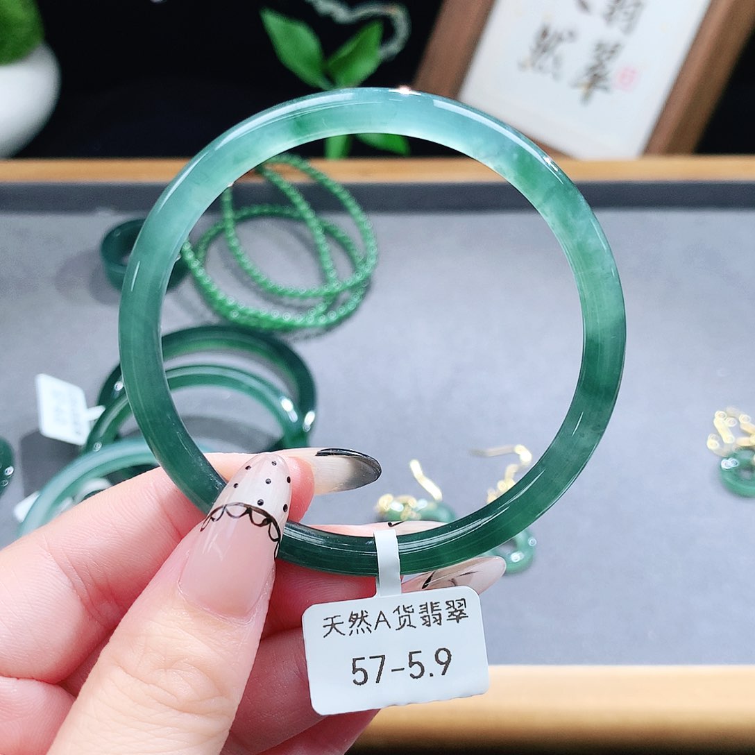 翡翠手镯（圆镯）未镶嵌