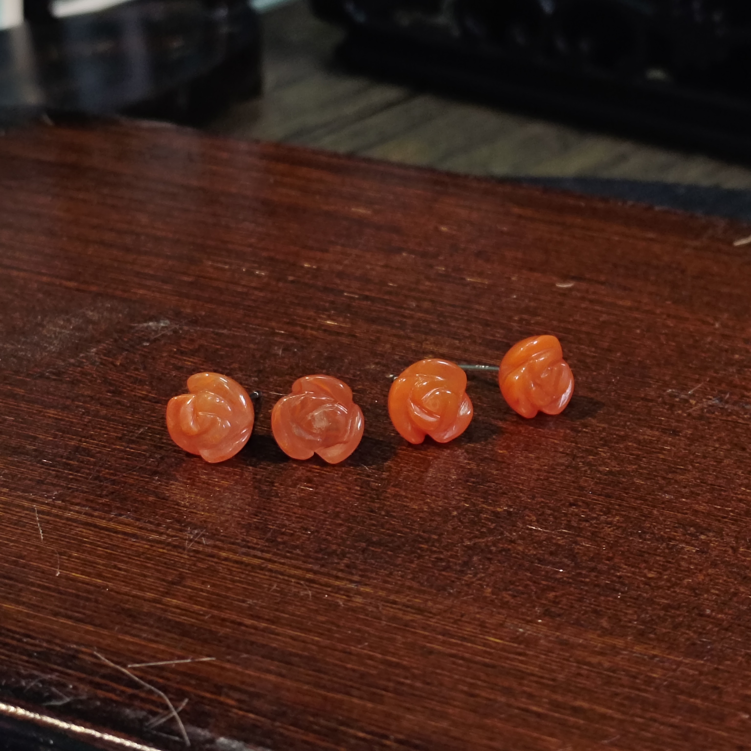 【晶雅颂】天然南红牡丹耳钉 多样性发一件 LQ1185