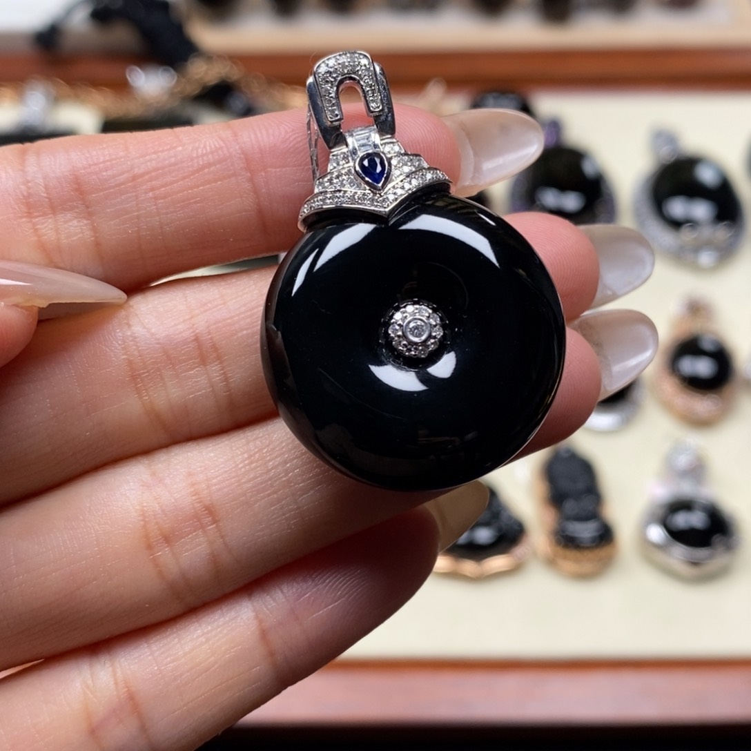 翡翠颈饰18K金镶嵌珍*平安扣