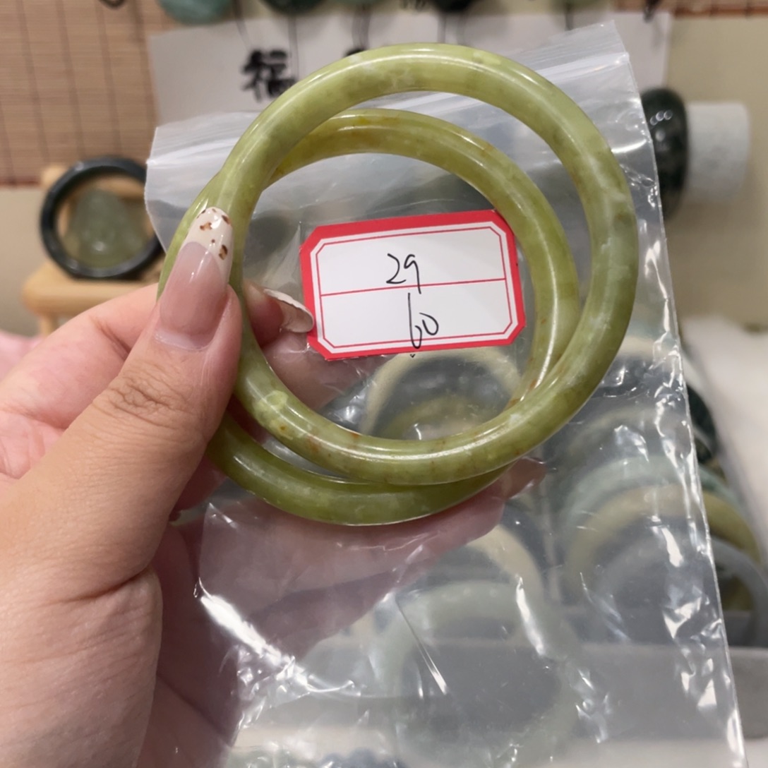 蛇纹石玉手镯未镶嵌