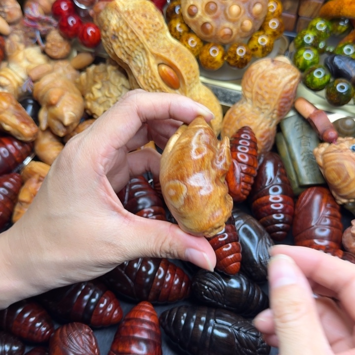 松木琥珀木文玩手串