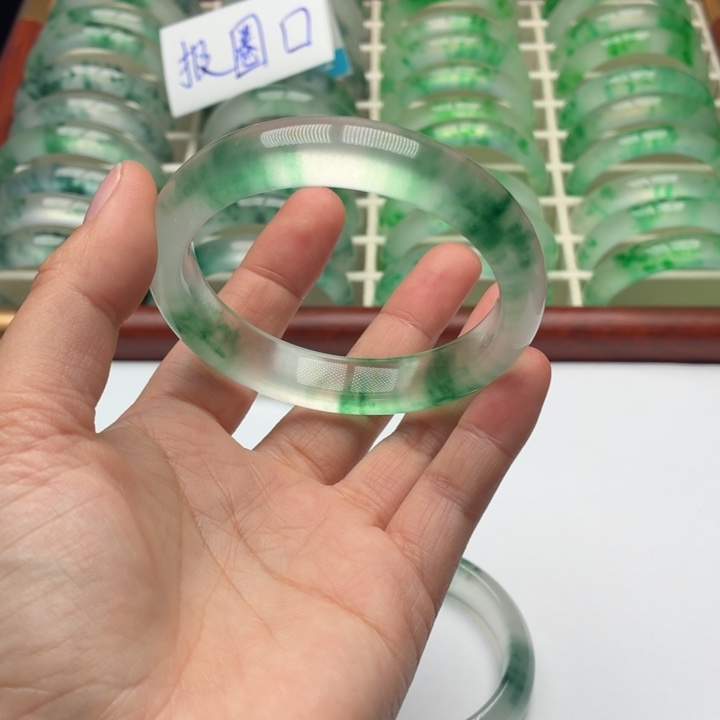 爆***花石英质玉未镶嵌手镯