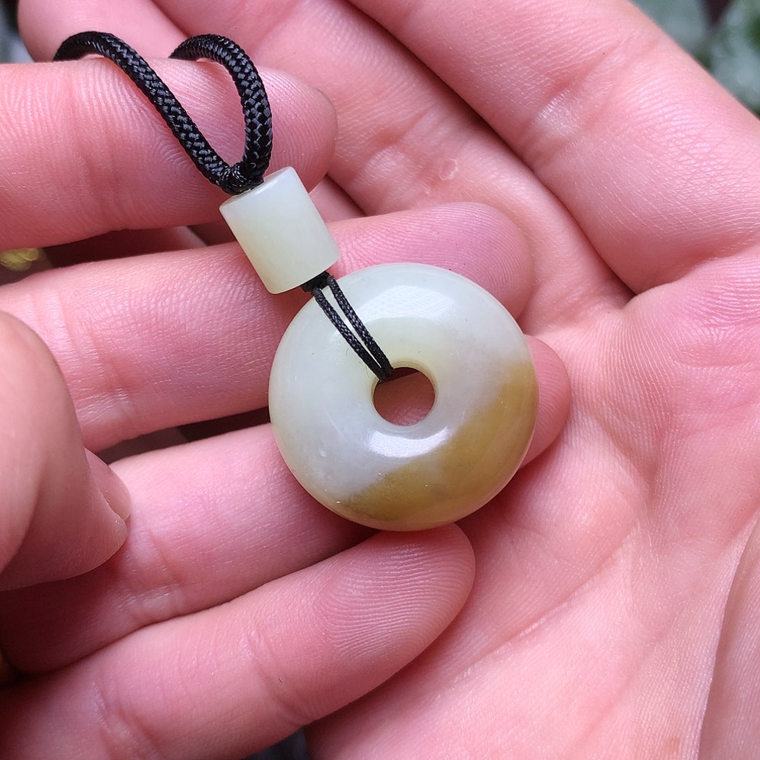 岫岩老玉（透闪石质玉）颈饰未镶嵌