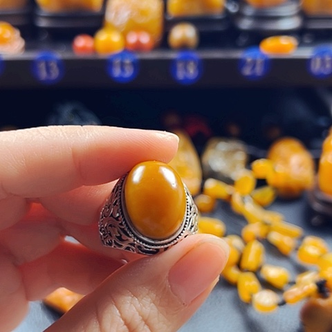 田黄石粟田黄石原石戒指