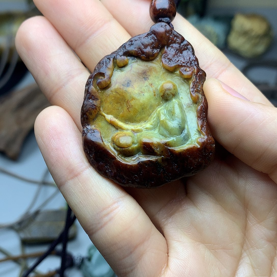 透闪石质玉挂件未镶嵌梵*