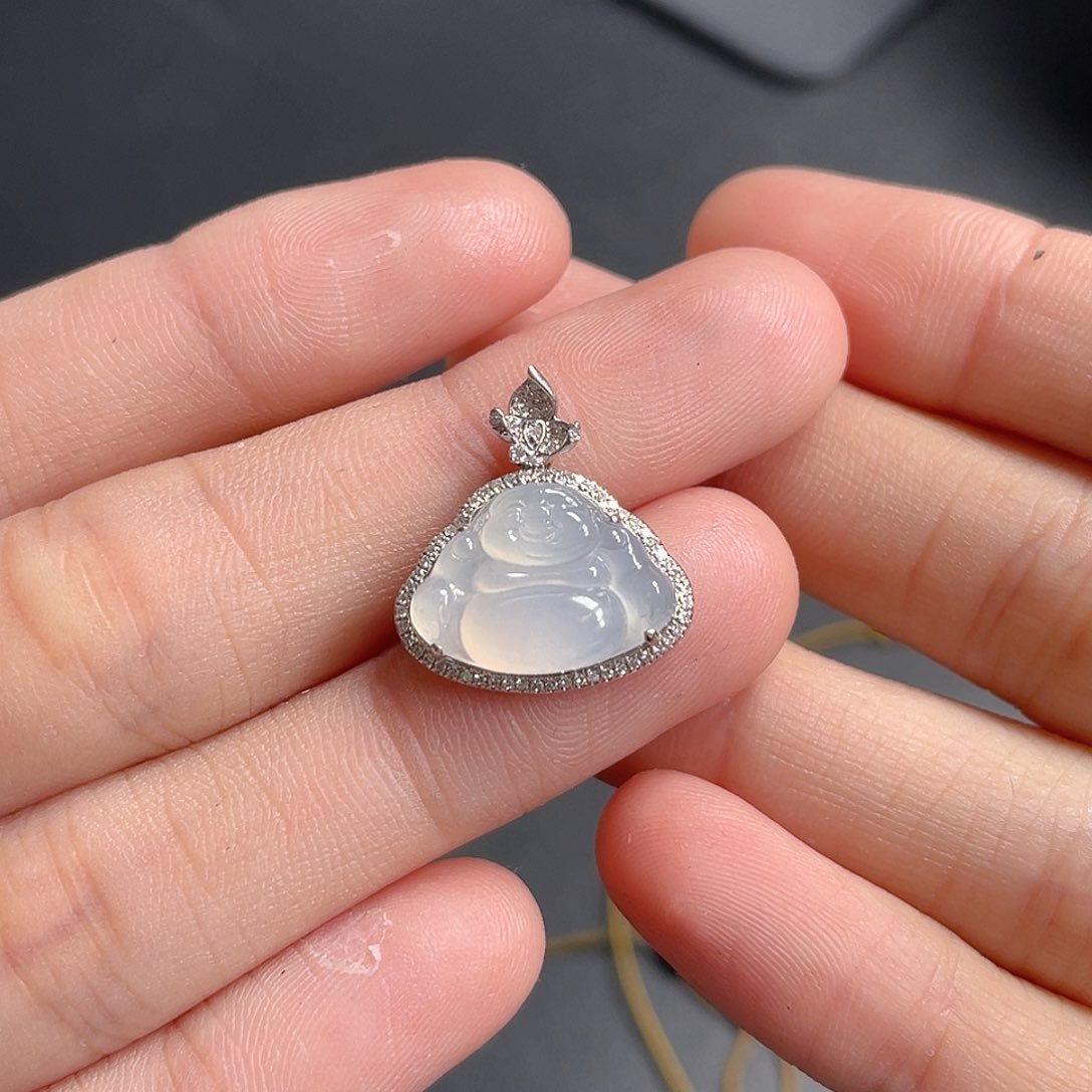 翡翠颈饰18K金镶嵌糯**子吊坠