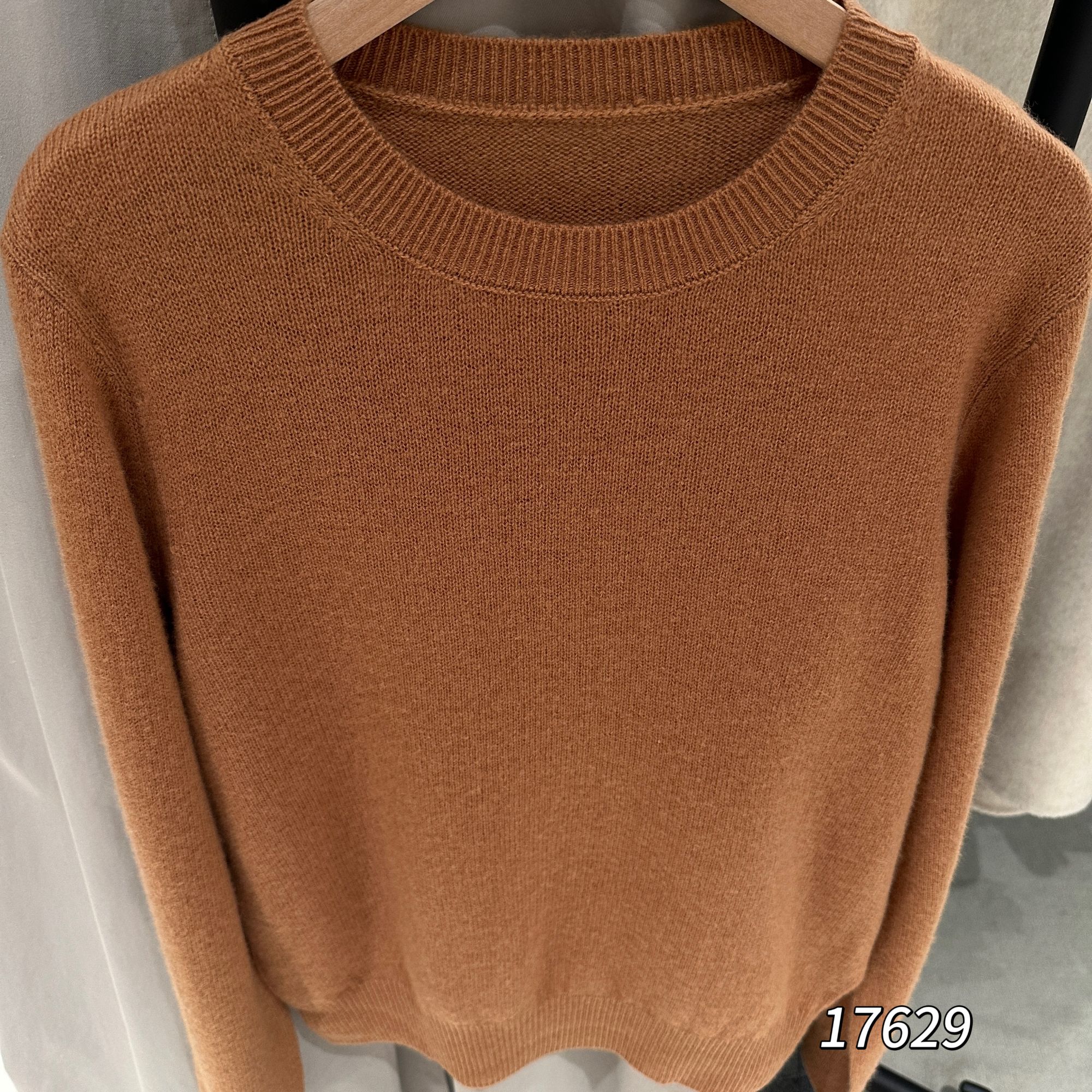 17629 WANGDAN（部无水洗唛介意慎拍)净版圆领长袖针织衫