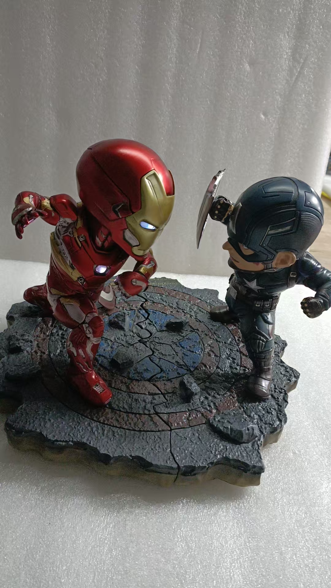 内战场景钢铁侠手对战美国队长办模型手办模玩摆件收藏摆件