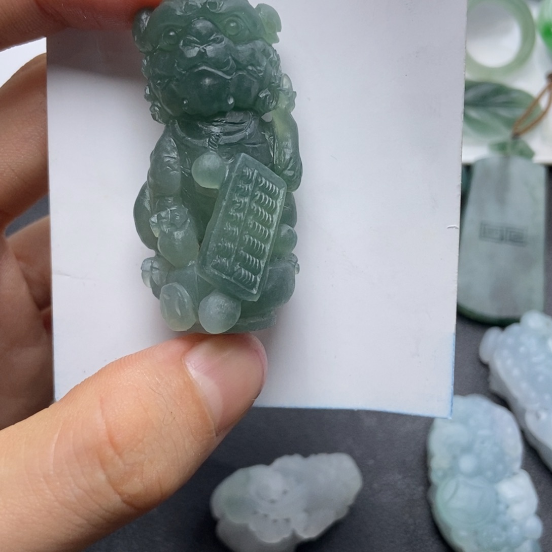 未镶嵌定制翡翠光*顶狮子