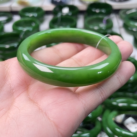 和田玉（碧玉）未镶嵌手镯