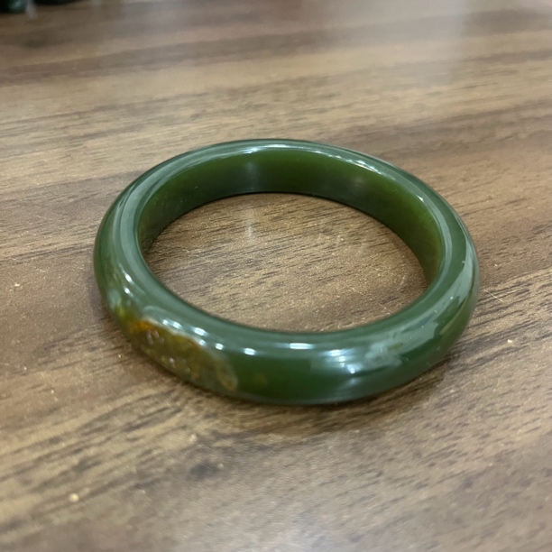 新疆和田玉圆条青黄口带皮油润细腻圈口59