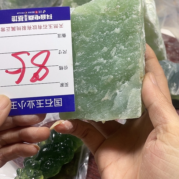 孤***人蛇纹石玉未镶嵌珠宝奇石