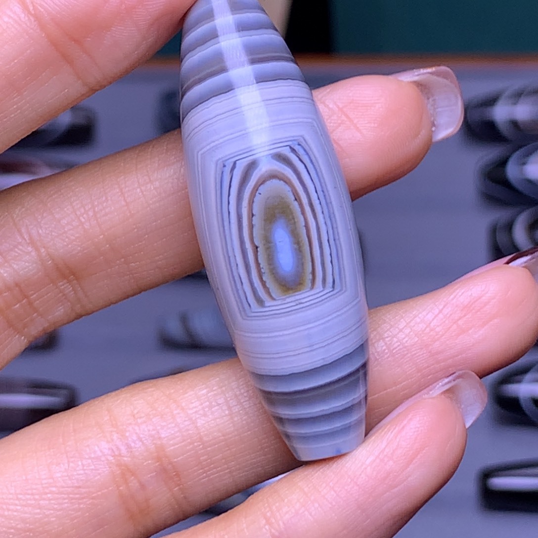 未镶嵌颈饰玛瑙/玉髓梵*