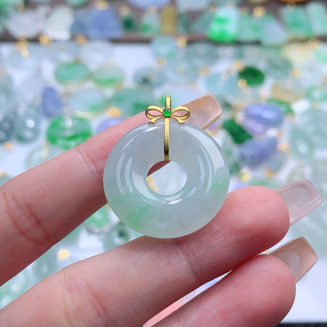 翡翠颈饰未镶嵌翡翠