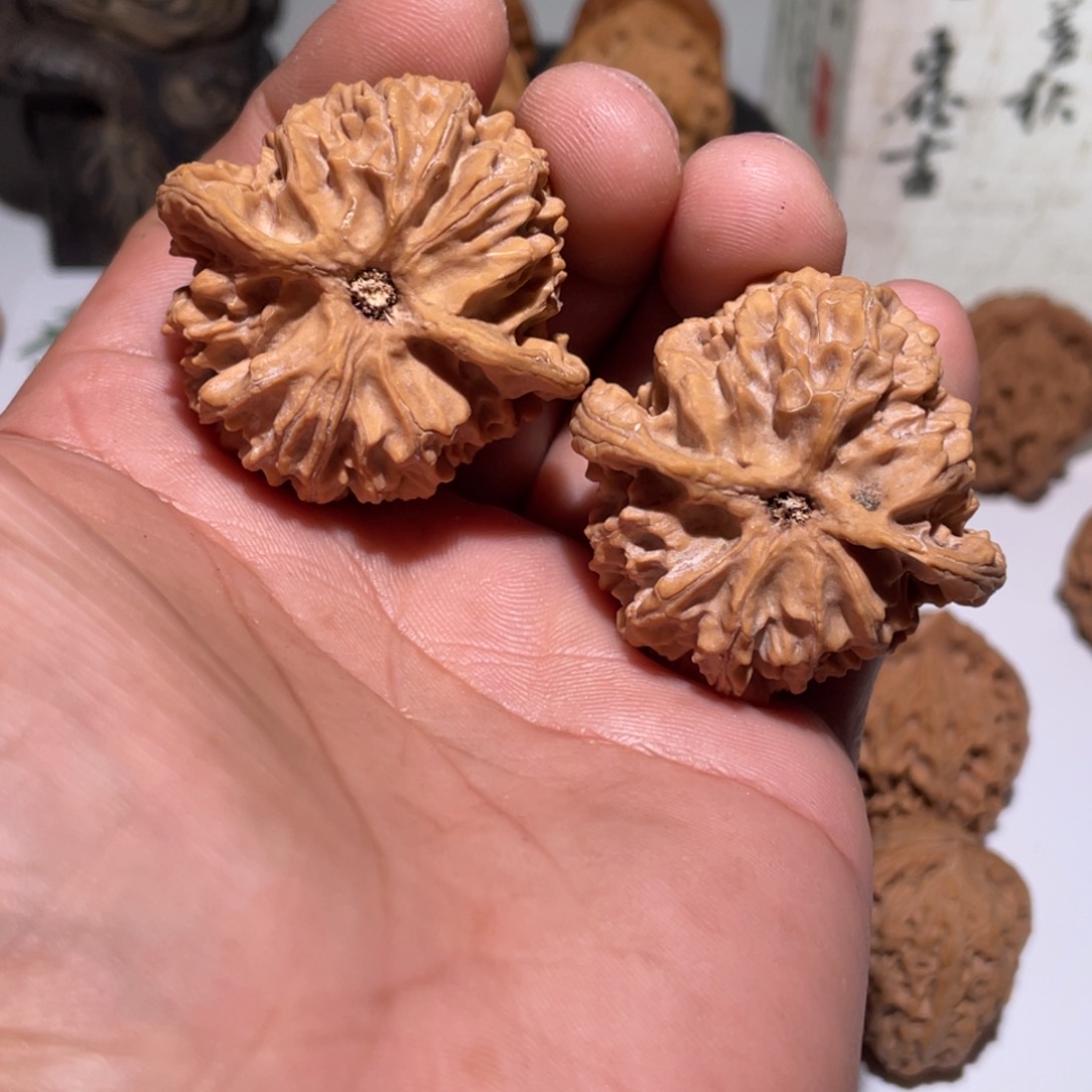 文玩核桃吊坠苹果园