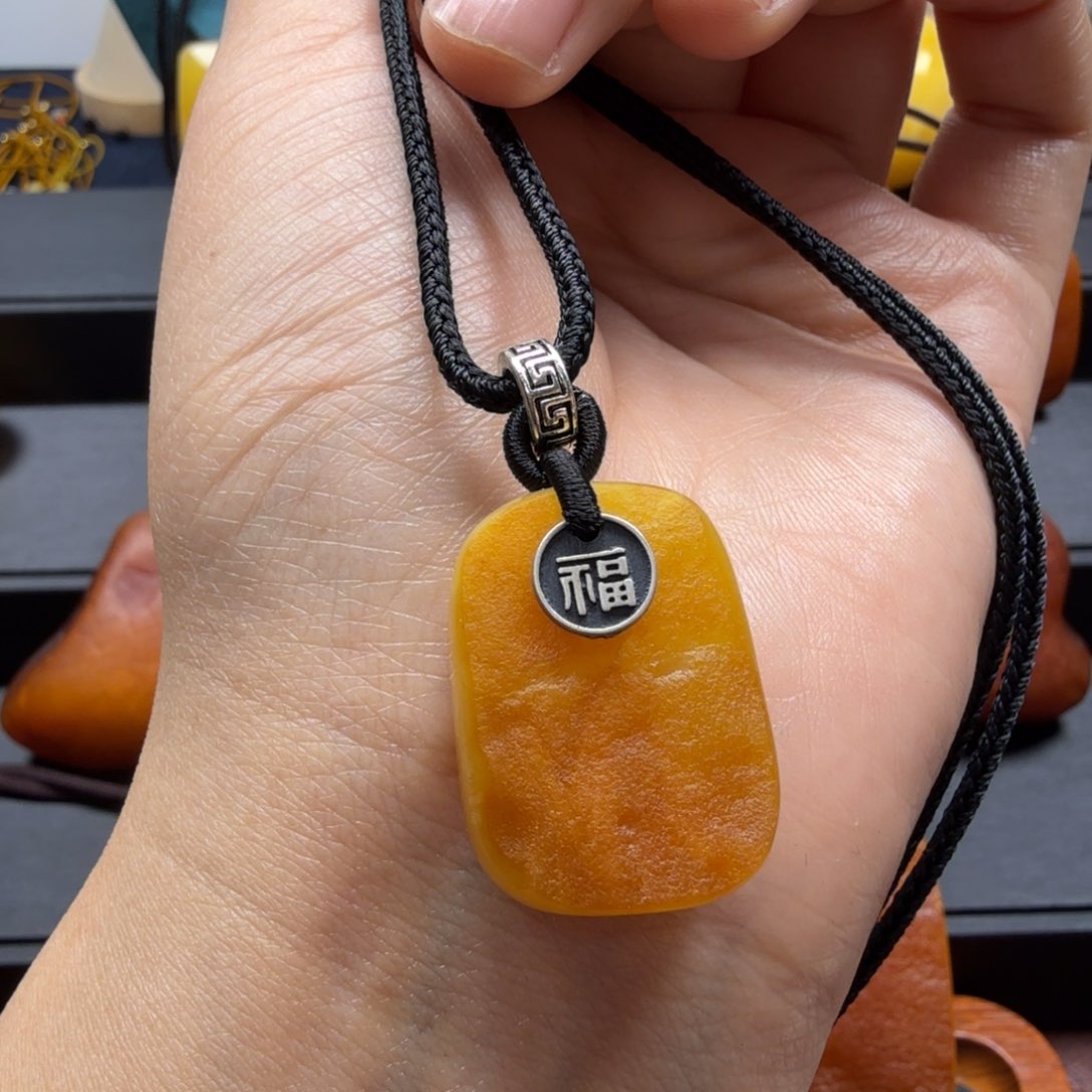 琥珀吊坠(赠链)未镶嵌