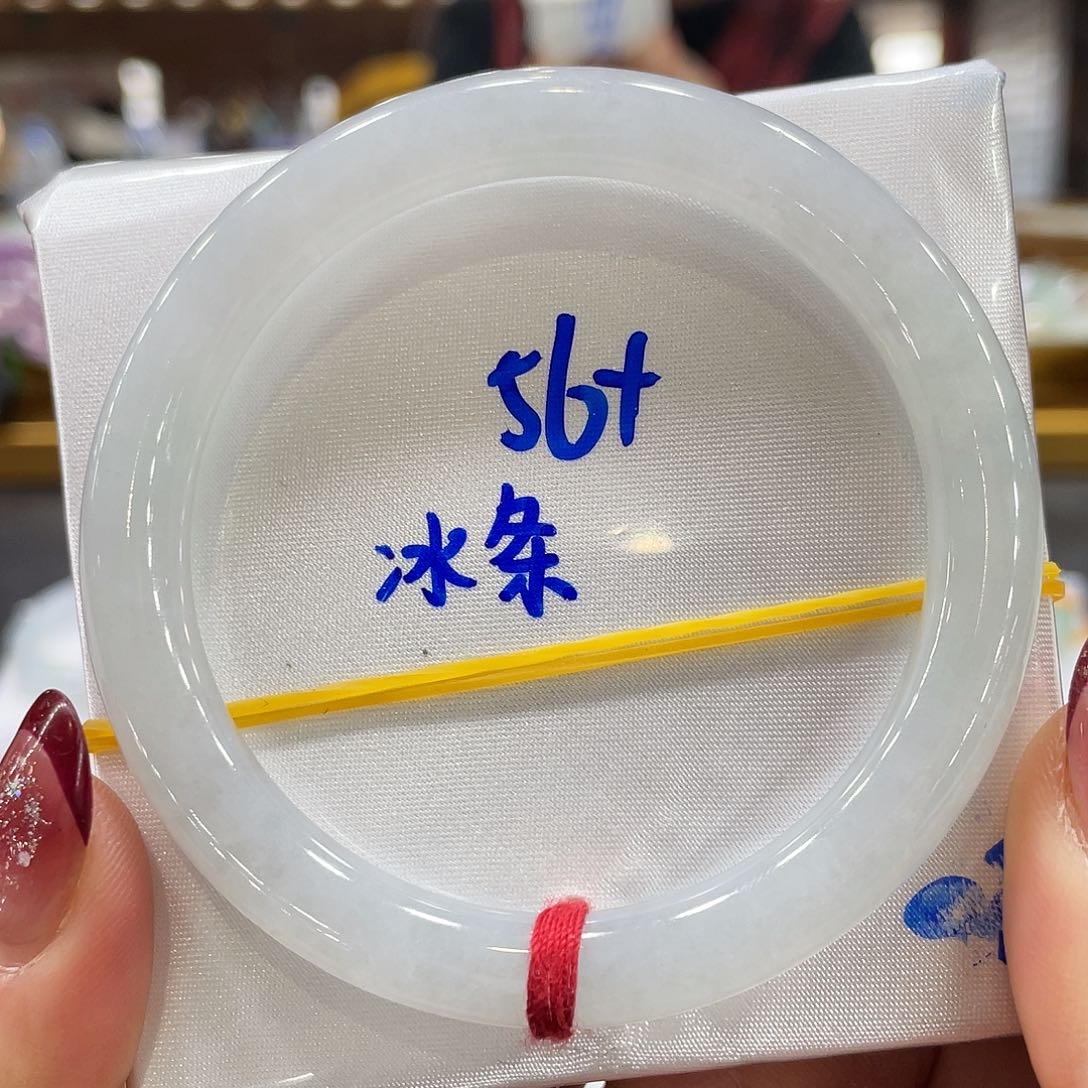 翡翠手镯未镶嵌翡翠手镯