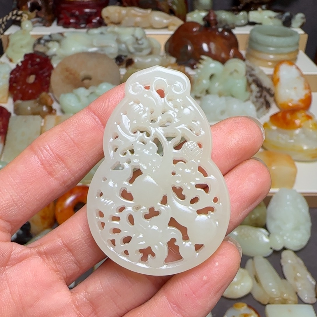 勇***月和田玉未镶嵌挂件